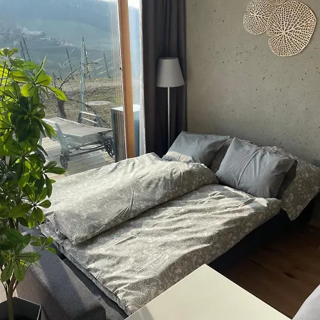 *brandnew* Modernes In Den Weinbergen Mit Pool Und Sauna * Spielfeld