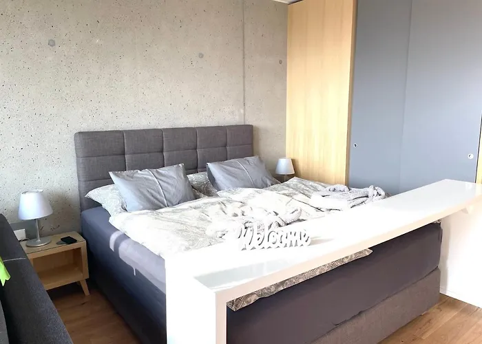 *brandnew* Modernes In Den Weinbergen Mit Pool Und Sauna Spielfeld